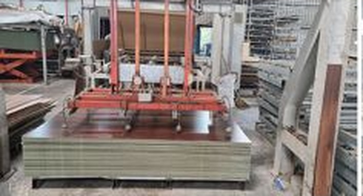 Khu xếp ván trong nhà xưởng Việt Đức, ảnh từ hồ sơ năng lực
