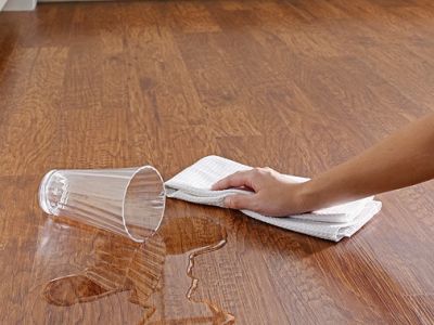 Sự thật về sàn gỗ công nghiệp không thấm nước mà bạn cần biết