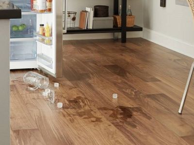 Sàn gỗ công nghiệp có chịu được nước không? Khả năng chịu nước của sàn